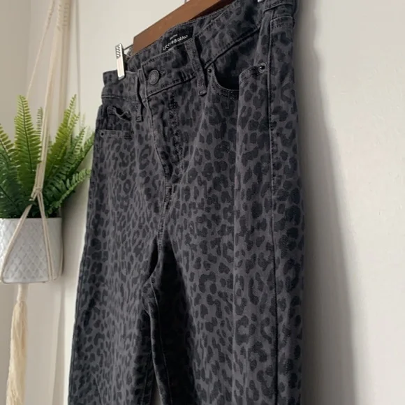 Lucky Brand High Rise Leopard Print Black Cropped Pants - Picture 3 of 8